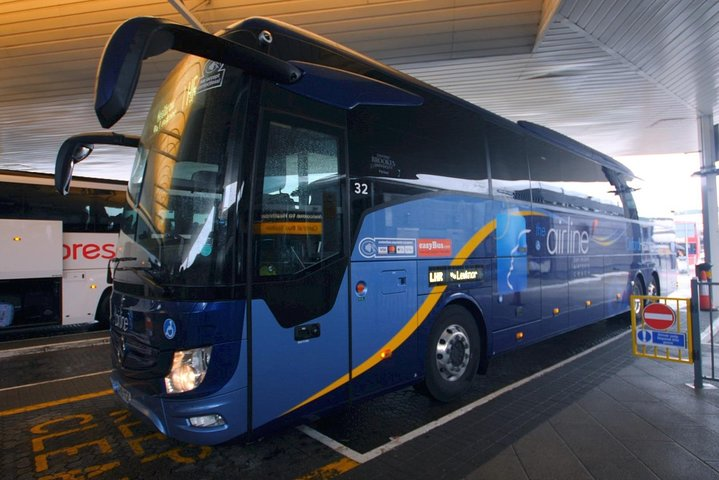 Airport Coach Service from Heathrow to Oxford - Photo 1 of 4